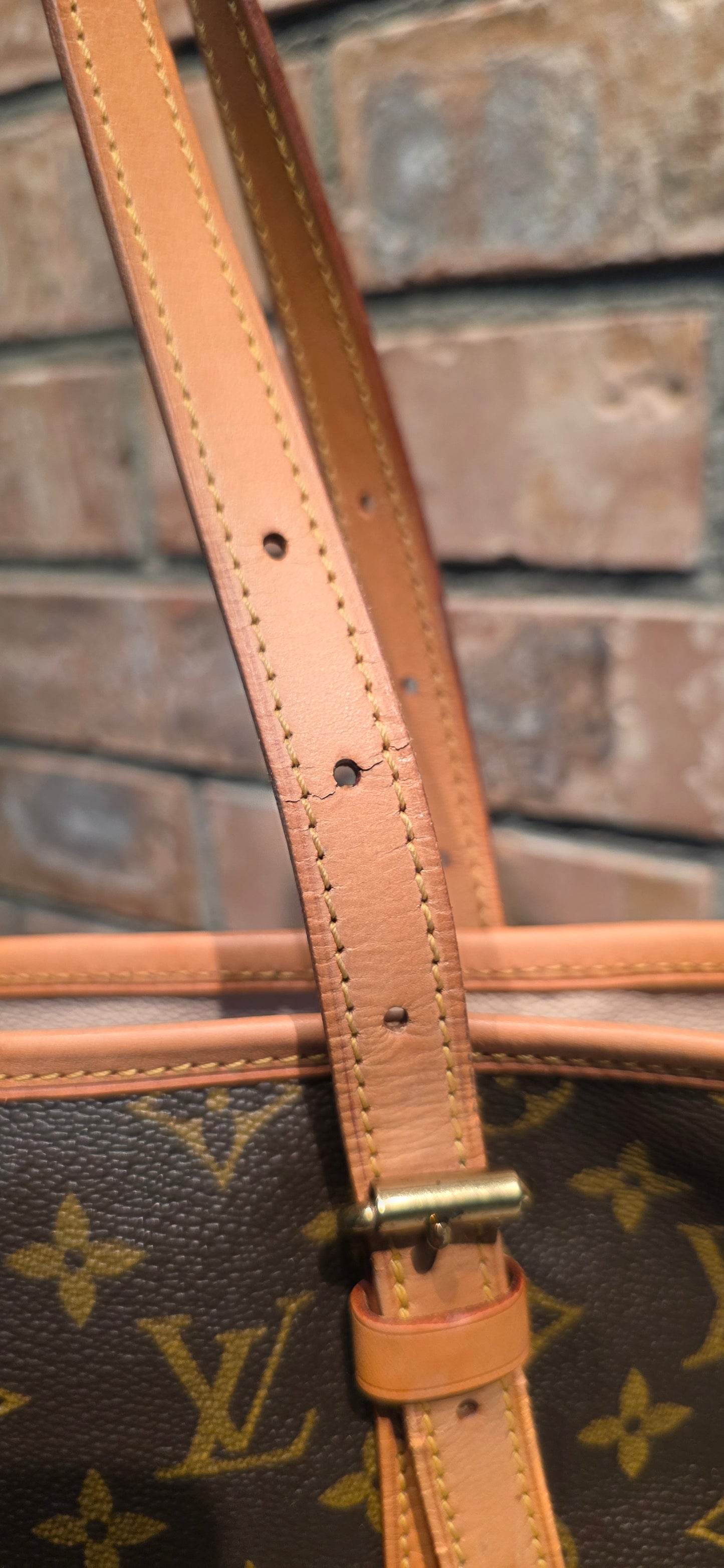 Authentic Louis Vuitton Bucket GM with Pouch