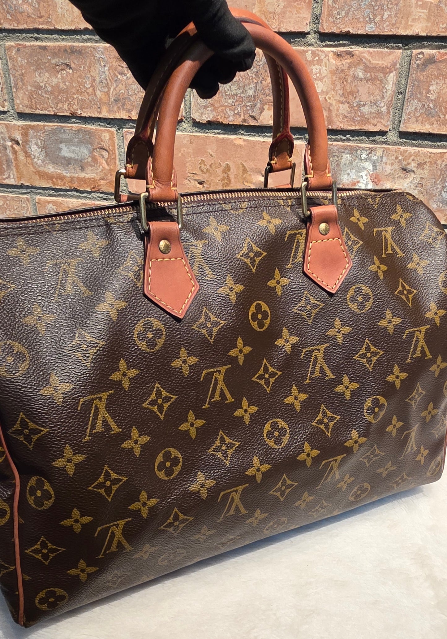 Authentic Louis Vuitton Speedy 35 Monogram