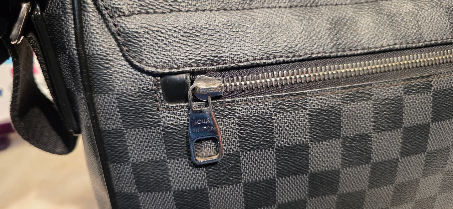 Authentic Louis Vuitton District MM