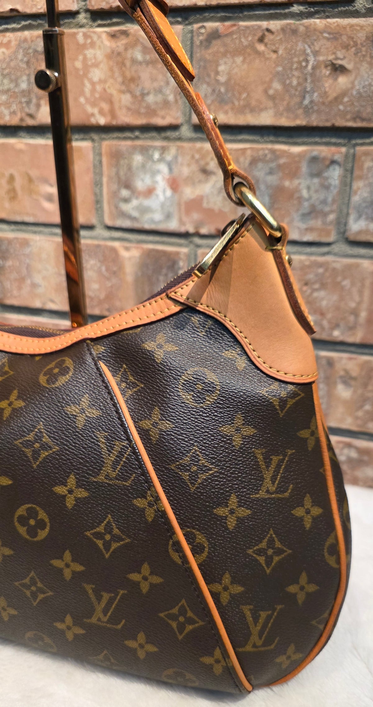 Authentic Louis Vuitton Thames GM Monogram