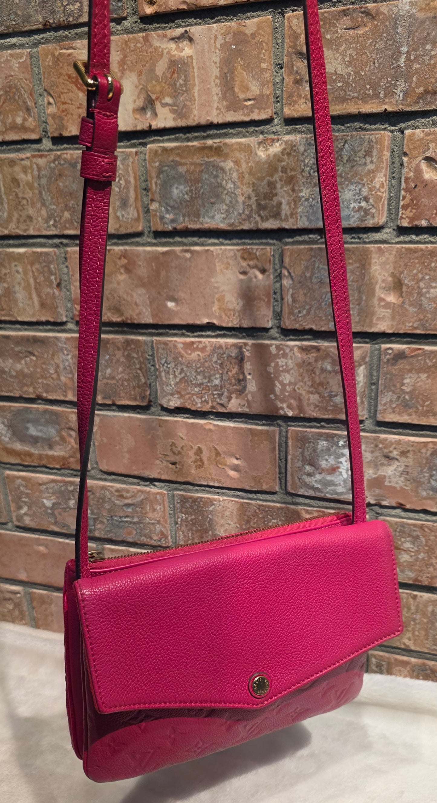 Authentic Louis Vuitton Twice/Twinset Pochette in Dahlia Pink