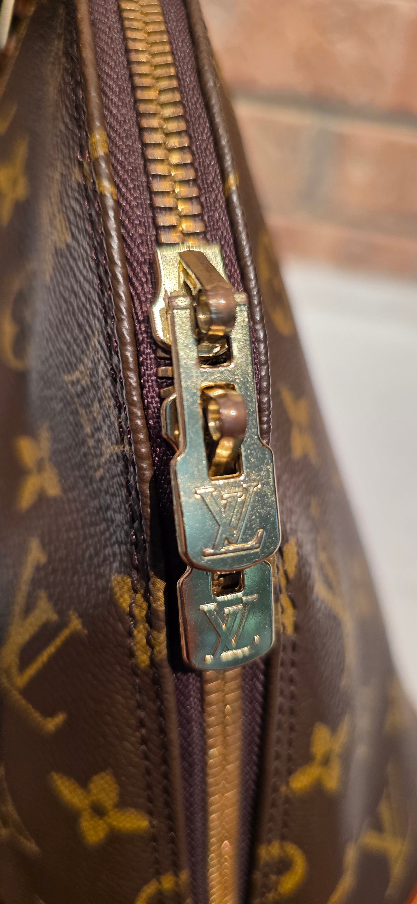 Authentic Louis Vuitton Alma PM Monogram (With Strap)
